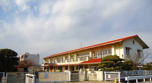 近くの茶屋町東幼稚園まで1,000m（徒歩13分）