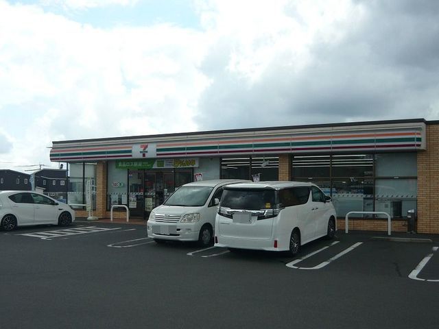 近くのコンビニまで1,000m（徒歩13分）