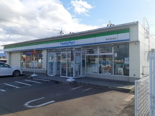 近くのファミリーマートまで21m(徒歩1分)