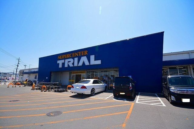 近くのトライアル行橋店まで750m（徒歩10分）