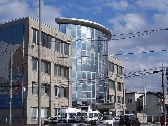 近くの秋田臨港警察署まで1,000m（徒歩13分）