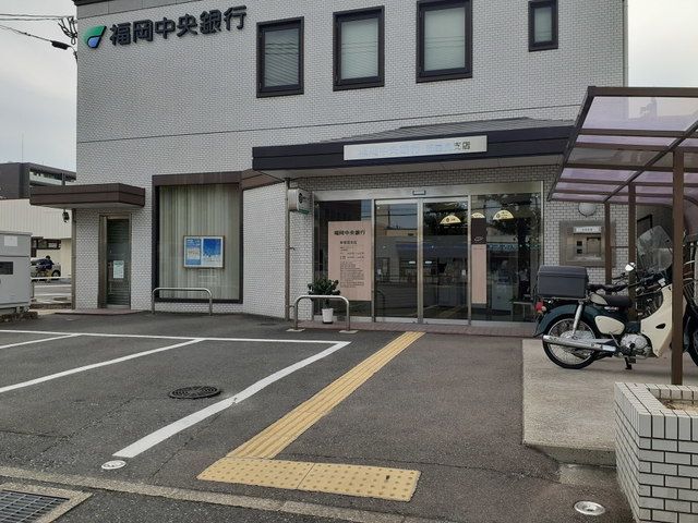 近くの銀行まで400m（徒歩5分）