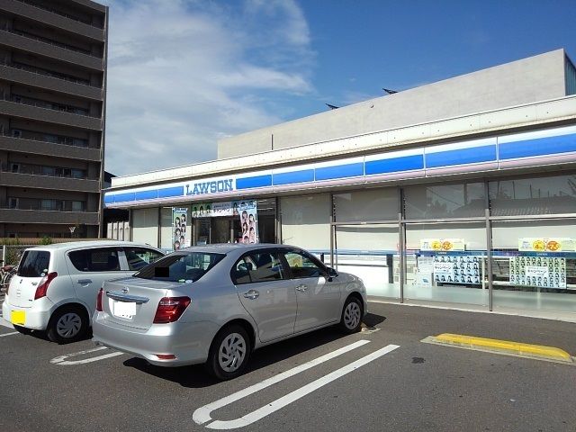 近くのローソン坂出駒止町店まで550m（徒歩7分）