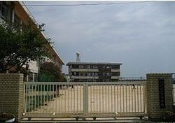 近くの廿日市中学校まで1,900m（徒歩24分）