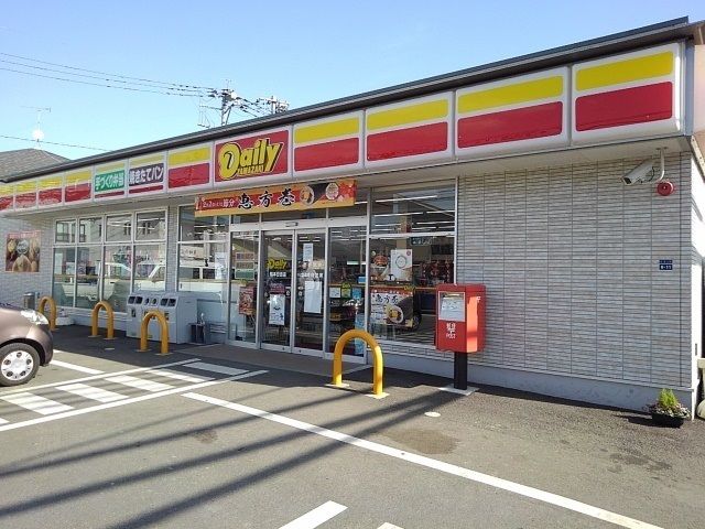 近くのコンビニまで550m（徒歩7分）