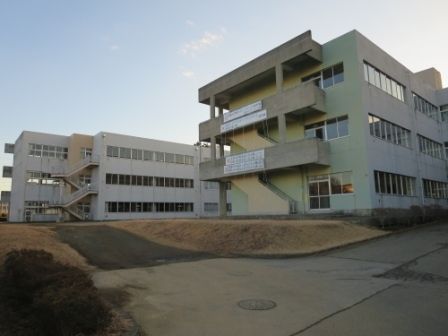 近くの谷田部東中学校まで800m（徒歩10分）
