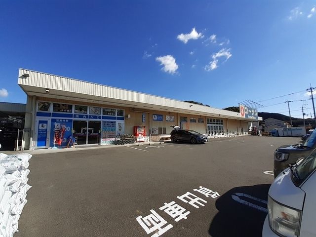 近くのホームストック瀬戸南店まで1,100m（徒歩14分）