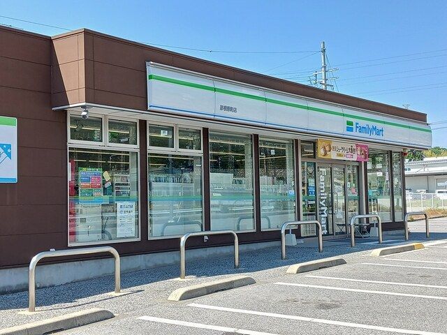 近くのファミリーマート彦根原町店様まで1,500m(徒歩19分)