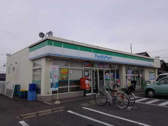 近くのコンビニまで580m（徒歩8分）