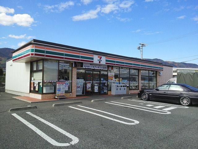 近くのセブンイレブン　箕輪中箕輪店まで750m（徒歩10分）