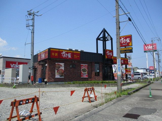 近くのすき家まで800m（徒歩10分）