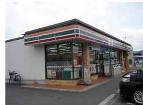 近くのセブンイレブン八日市インター様まで400m（徒歩5分）