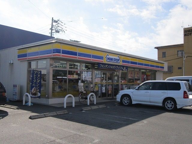 近くのミニストップ静岡下川原店まで180m(徒歩3分)