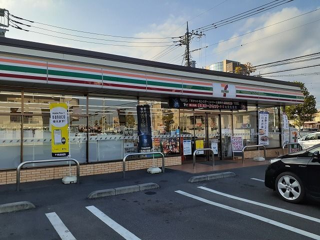 近くのコンビニまで400m（徒歩5分）