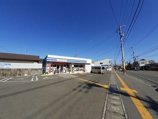 近くのローソン 高知中久万店まで700m（徒歩9分）