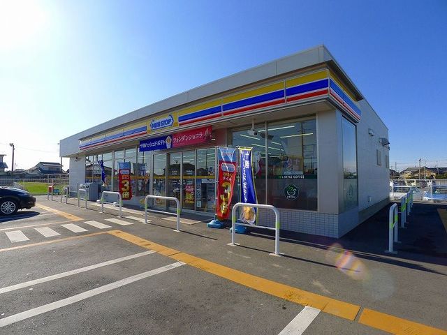 近くのミニストップ邑楽町中野店まで800m(徒歩10分)