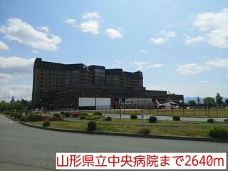 近くの山形県立中央病院まで2,640m（徒歩33分）