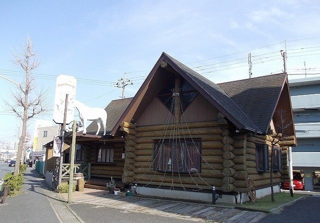 近くのステーキハウスまで10m（徒歩1分）