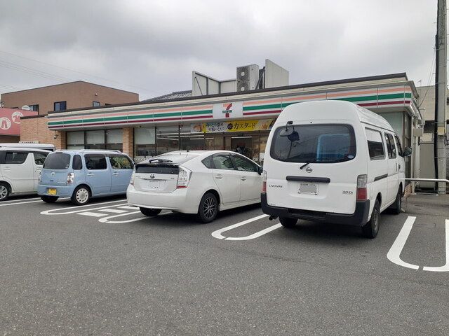 近くのセブンイレブン糸島加布里店まで550m(徒歩7分)