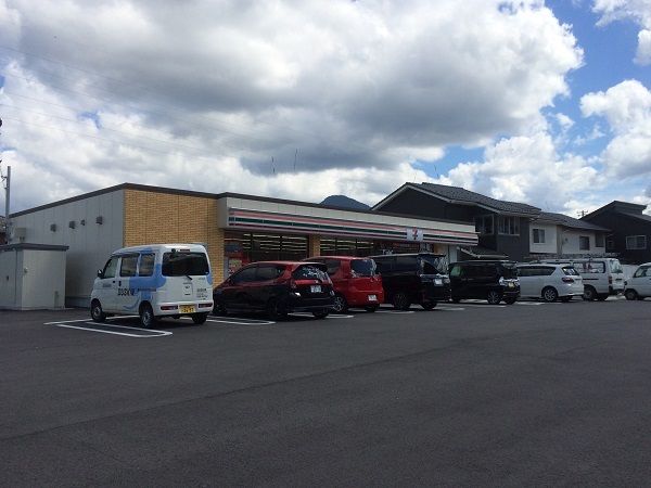 近くのセブンイレブンまで650m(徒歩9分)
