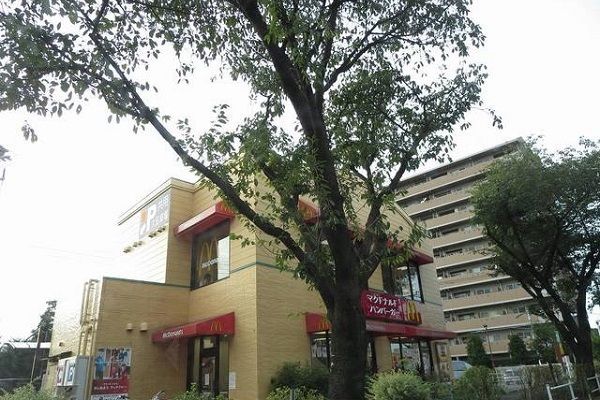 近くのマクドナルドまで450m（徒歩6分）