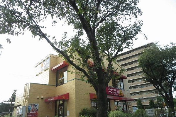 近くのマクドナルドまで450m（徒歩6分）