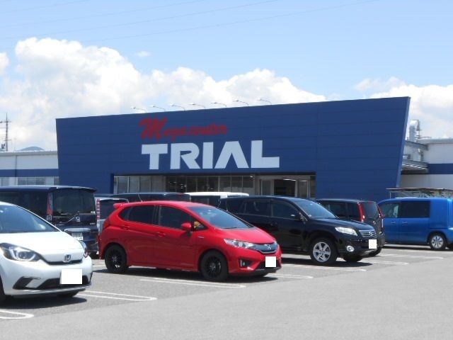 近くのメガセンタートライアル彦根店様まで1,500m(徒歩19分)