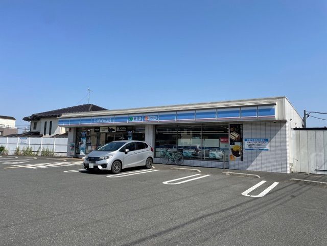 近くのコンビニまで750m（徒歩10分）