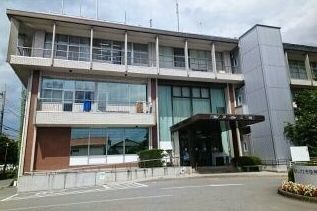 近くの南アルプス市役所まで650m（徒歩9分）