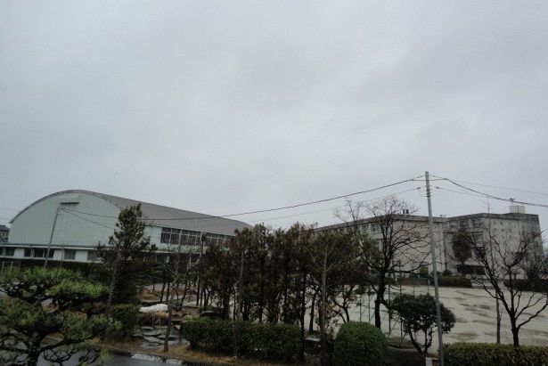 近くの八ツ田小学校まで350m(徒歩5分)