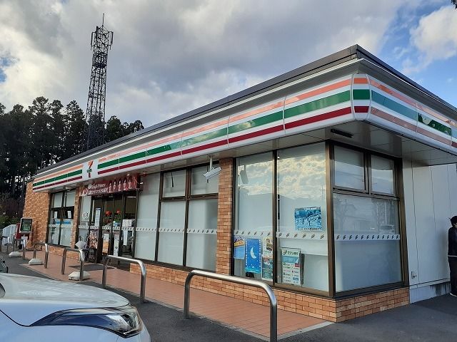 近くのセブンイレブン今市豊田店まで1,600m(徒歩20分)