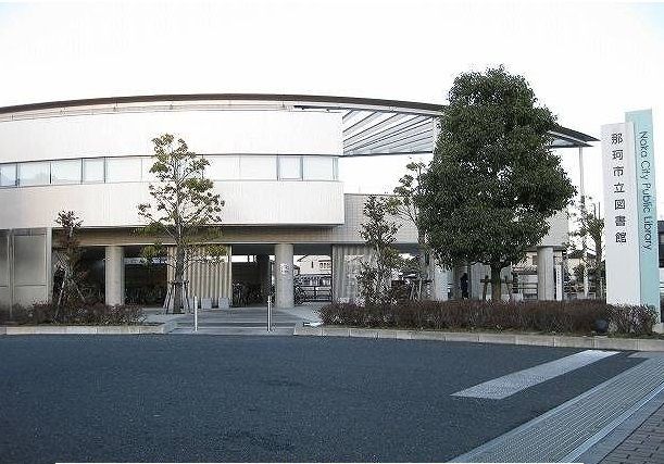 近くの図書館まで1,100m（徒歩14分）