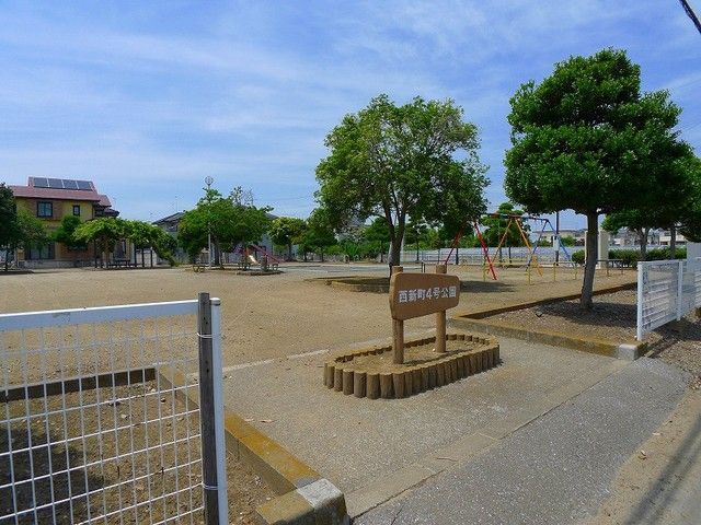 近くの西新町４号公園まで110m（徒歩2分）