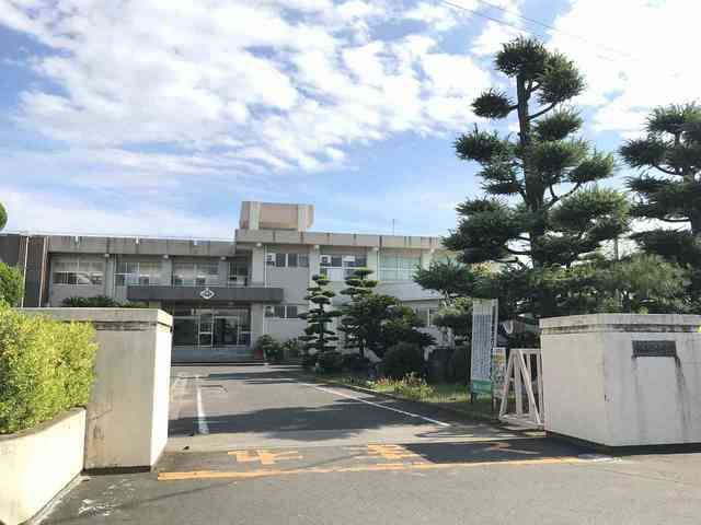 近くの飯山北小学校まで750m（徒歩10分）