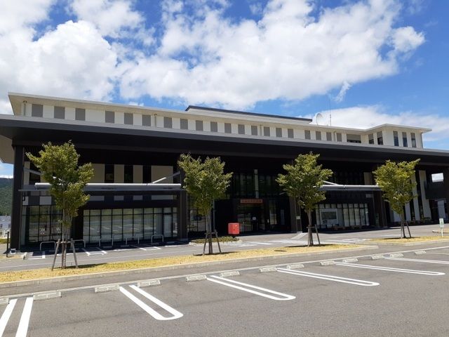 近くの宇治田原町役場まで1,100m（徒歩14分）