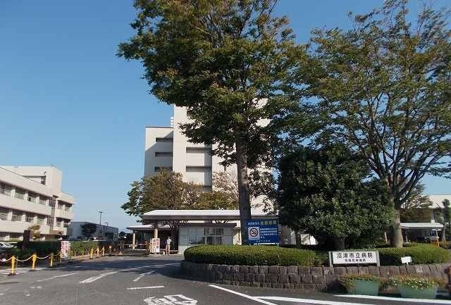 近くの沼津市立病院まで950m(徒歩12分)