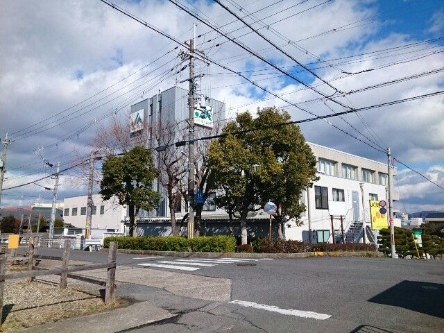 近くのJA京都やましろ本店様まで300m(徒歩4分)