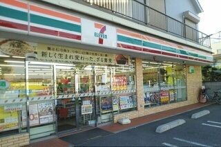 近くのセブンイレブン草加瀬崎１丁目店まで650m（徒歩9分）