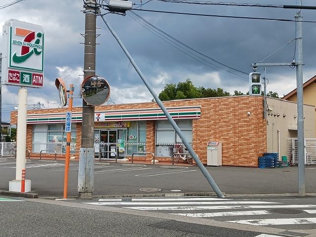 近くのセブンイレブンまで50m（徒歩1分）