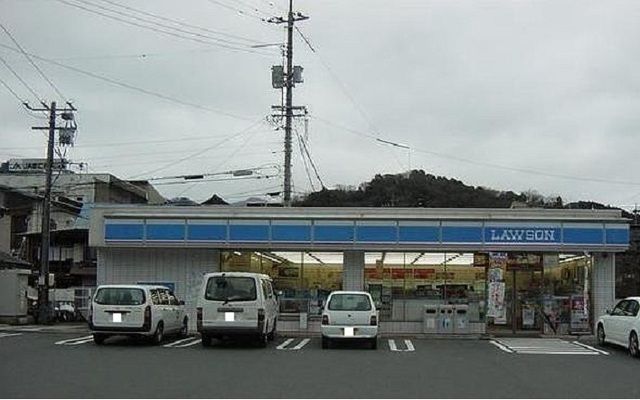 近くのローソン岡山伊島店まで550m（徒歩7分）