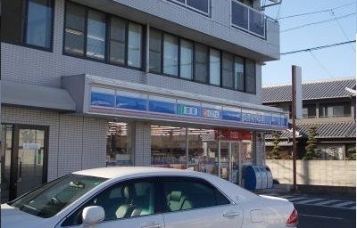 近くのローソンさんまで750m（徒歩10分）
