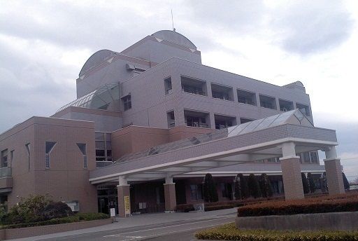 近くの伊達市梁川総合支所まで1,400m（徒歩18分）