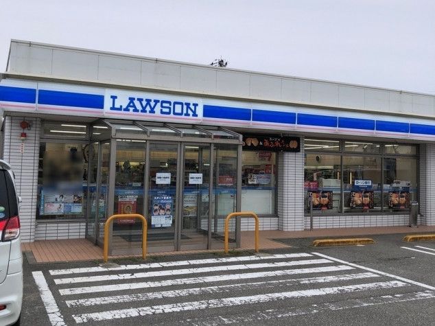 近くのコンビニまで290m（徒歩4分）