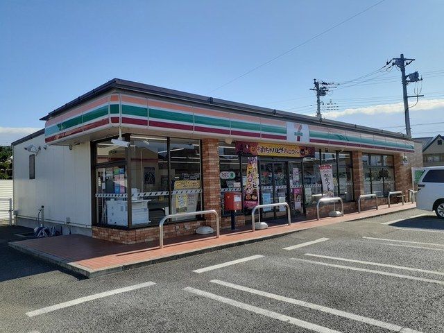 近くのコンビニまで1,000m（徒歩13分）