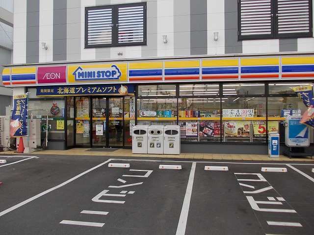 近くのミニストップ宇都宮川田町店まで300m（徒歩4分）