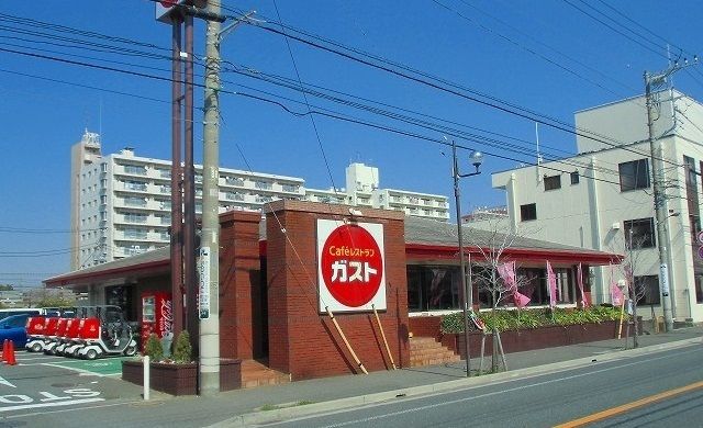 近くのガスト船橋山野店まで450m（徒歩6分）