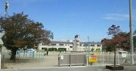 近くの小笠原小学校まで150m(徒歩2分)
