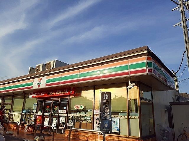 近くのセブンイレブン春日井八田町店まで551m（徒歩7分）