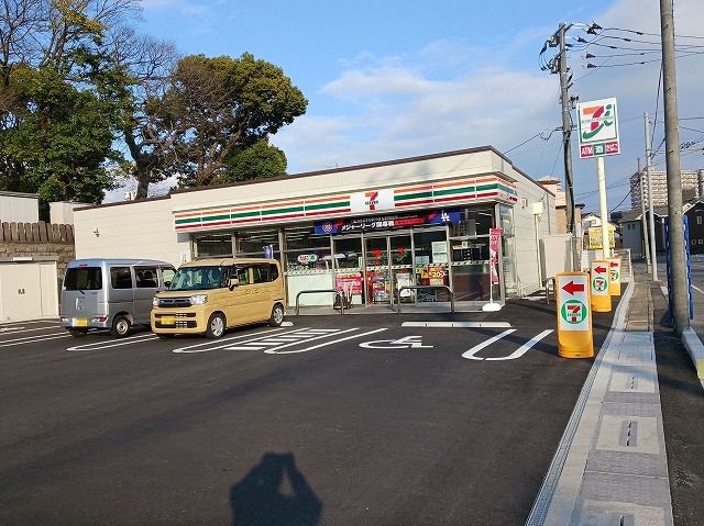 近くのセブンイレブン久留米大石町店まで250m（徒歩4分）