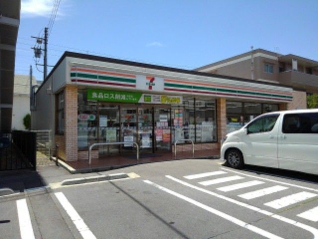 近くのセブンイレブン長野鶴賀店まで210m（徒歩3分）